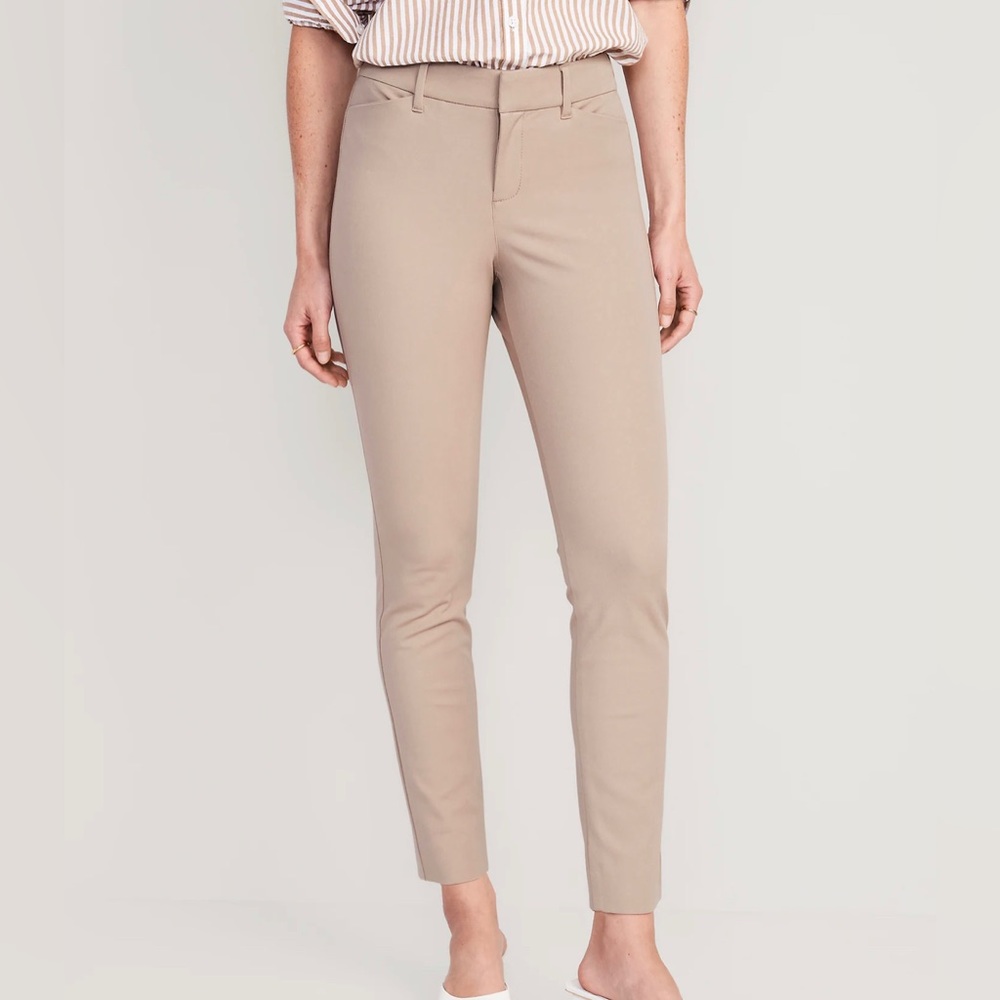 Old Navy Mid Rise Skinny Pixie Pants - Size 6